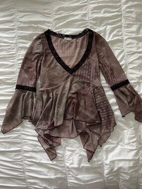 Kimchi Blue Mauve Sheer Lace-Trim V-Neck Handkerchief Hem Blouse